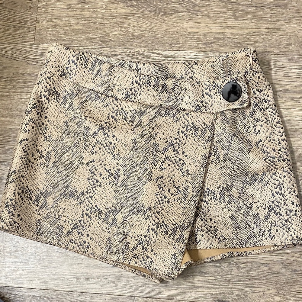 ZARA Women's Snake Print Skorts